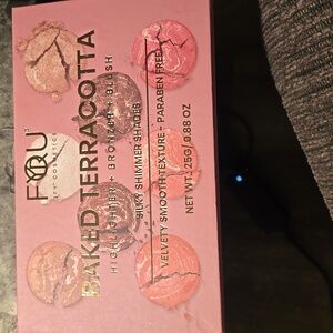 Baked Terracotta Highlighter, Bronzer & Blush Palette – Pink Shades